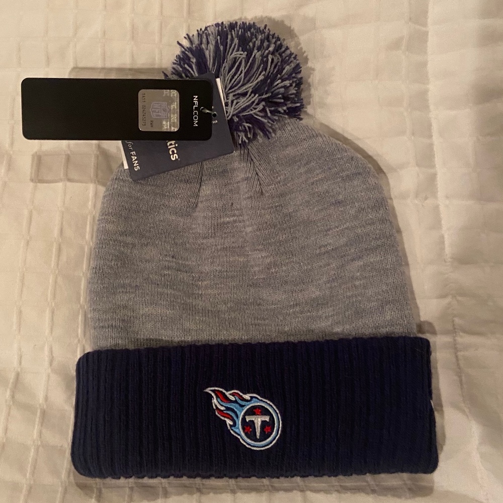 Titans beanie with pom pom New NWT Women's one size navy grey hat NFL ski cap